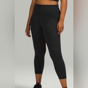 Lululemon Wunder Train High-Rise Crop 23"
Crunch Black
Size 4